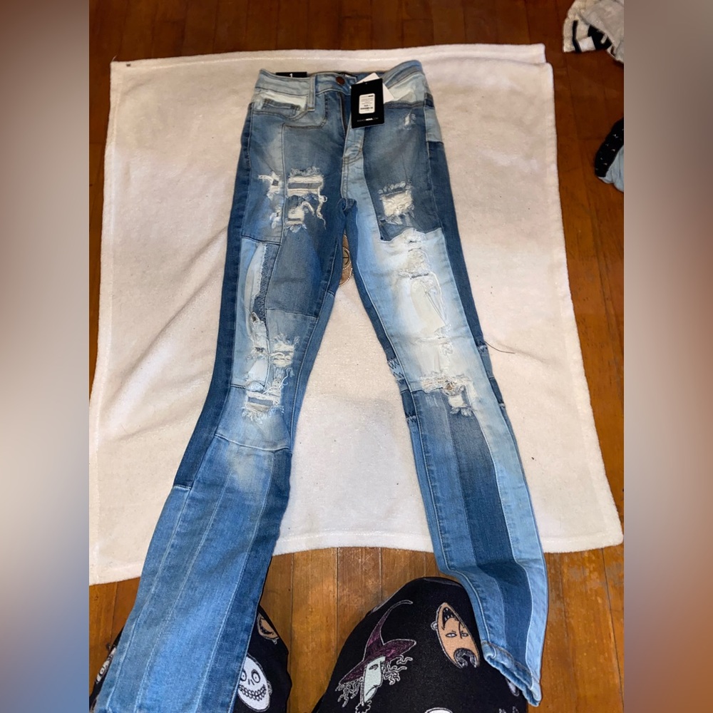 Really cute Size 1 fashion nova jeans brand new with tag 🌟🩵